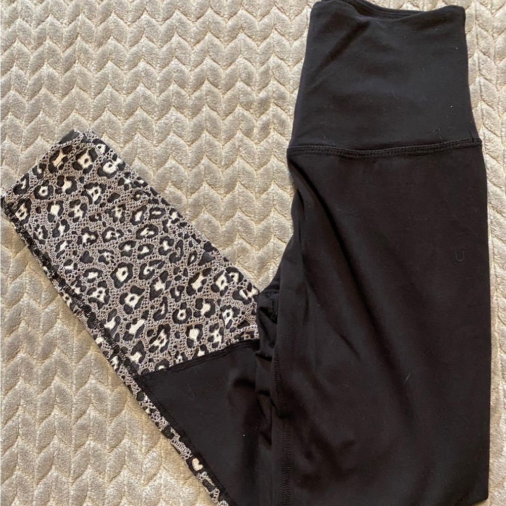 BEYOND YOGA. Women’s leggings.